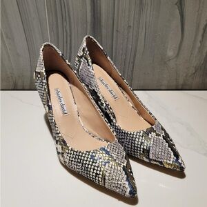 ✨ NEW✨ Snake-Print Pointed Toe Block Heel Pumps with Gold Details Size 6.5
